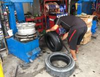 vá vỏ xe ôtô quận 7 , thay bình ắc quy ôtô quận 7 , thay vỏ xe ôtô quận 7 , thay lốp xe ôtô quận 7 ,